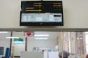 Posto de enfermagem com vista para os leitos e monitoração