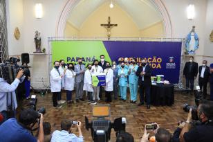 Equipe do CHT recebe do Governo Estadual as primeiras doses da vacina contra a Covid-19 em evento na Capela do Hospital do Trabalhador, dia no qual a instituição comemora seus 74 anos