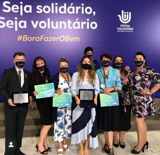 Primeira-dama do Paraná, Voluntarias e Superintendente do CHT recebem certificados do Pátria Voluntária