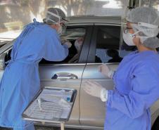 Hospital Osvaldo Cruz faz testagem para covid-19 em sistema de drive-thru