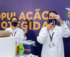 Enfermeira do Hospital do Trabalhador é a primeira a ser vacinada no Paraná 