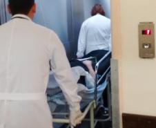 Nivelação precisa do elevador. Conforto aos pacientes em macas 