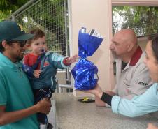 Crianças recebem brinquedos do Hospital do Trabalhador. Curitiba, 10/10/2016