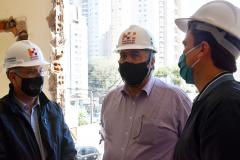 Secretário vistoria obras do Ambulatório Médico de Especialidades (AME) em Curitiba. 