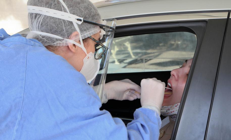 Hospital Osvaldo Cruz faz testagem para covid-19 em sistema de drive-thru