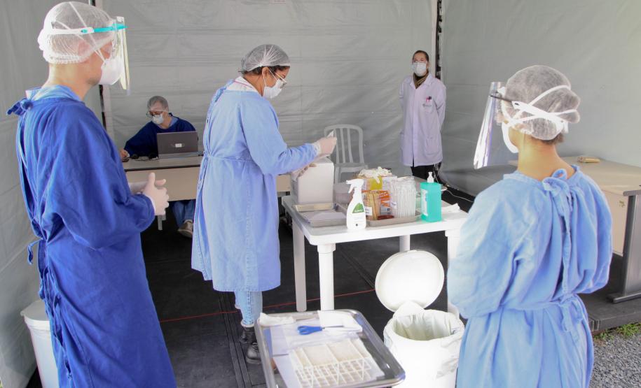 Hospital Osvaldo Cruz faz testagem para covid-19 em sistema de drive-thru