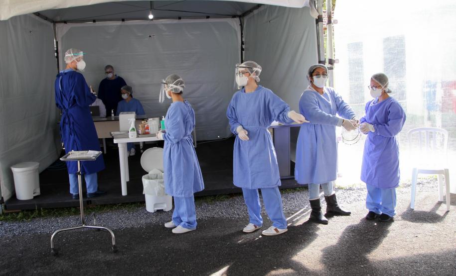 Hospital Osvaldo Cruz faz testagem para covid-19 em sistema de drive-thru