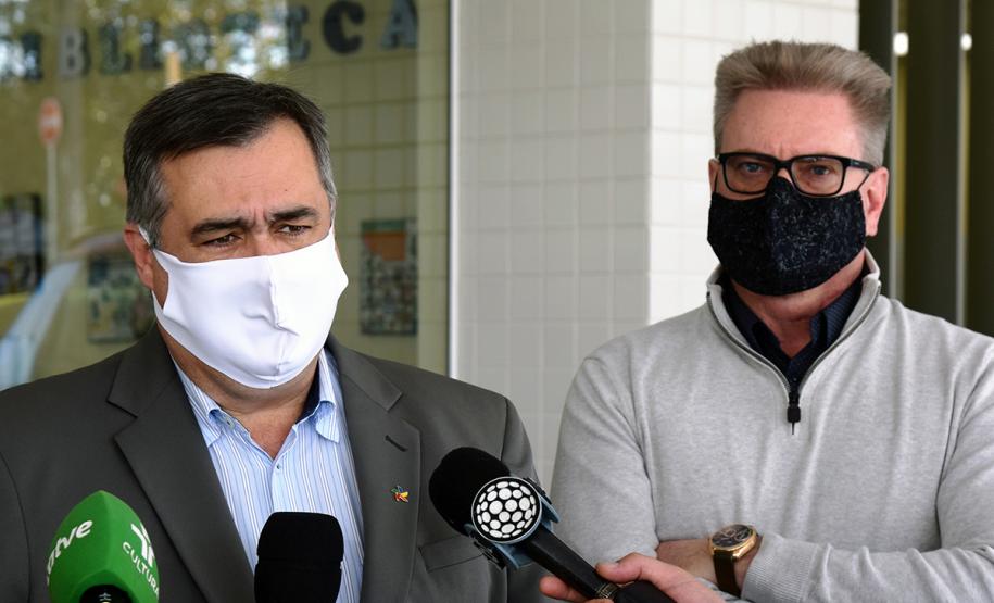 Leitos e equipamentos de UTI do Hospital de Reabilitação. Secretário da Saúde Beto Preto fala com a imprensa.