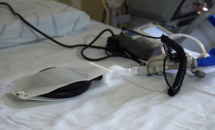 Leitos e equipamentos de UTI do Hospital de Reabilitação. Secretário da Saúde Beto Preto fala com a imprensa.