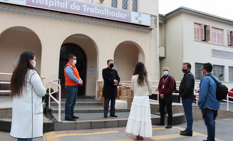 Hospital do Trabalhador recebe doação de máscaras, luvas e álcool em gel de empresa especializada em equipamentos de proteção individual, com intermédio da Superintendência Geral de Ação Solidária do Governo do Paraná