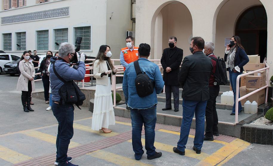 Hospital do Trabalhador recebe doação de máscaras, luvas e álcool em gel de empresa especializada em equipamentos de proteção individual, com intermédio da Superintendência Geral de Ação Solidária do Governo do Paraná