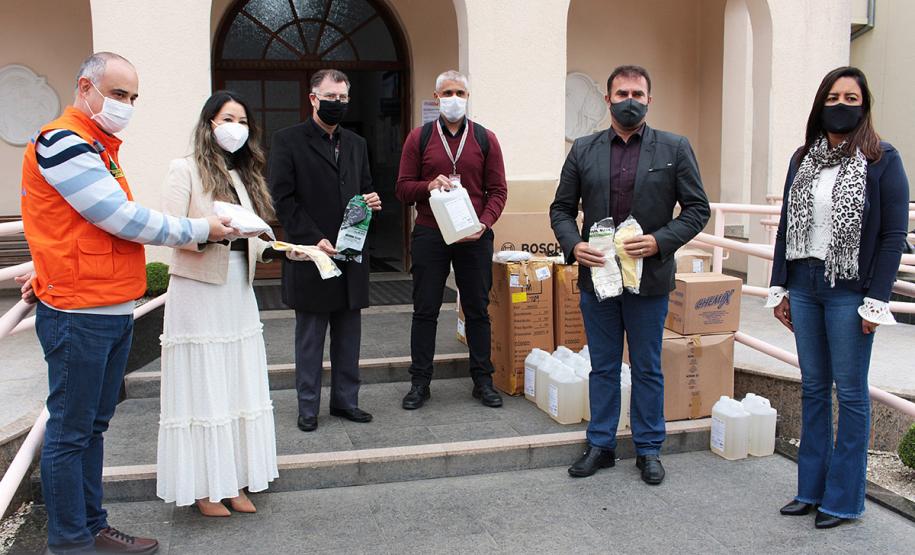 Hospital do Trabalhador recebe doação de máscaras, luvas e álcool em gel de empresa especializada em equipamentos de proteção individual, com intermédio da Superintendência Geral de Ação Solidária do Governo do Paraná