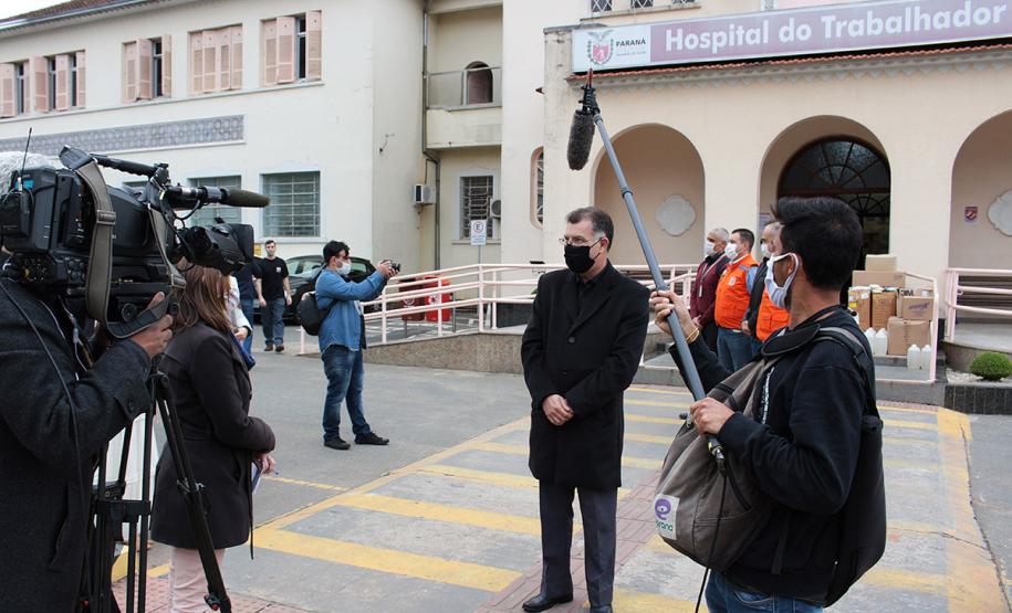 Hospital do Trabalhador recebe doação de máscaras, luvas e álcool em gel de empresa especializada em equipamentos de proteção individual, com intermédio da Superintendência Geral de Ação Solidária do Governo do Paraná