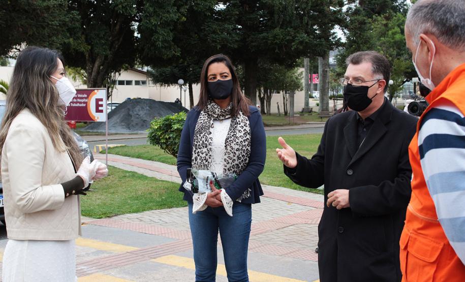Hospital do Trabalhador recebe doação de máscaras, luvas e álcool em gel de empresa especializada em equipamentos de proteção individual, com intermédio da Superintendência Geral de Ação Solidária do Governo do Paraná