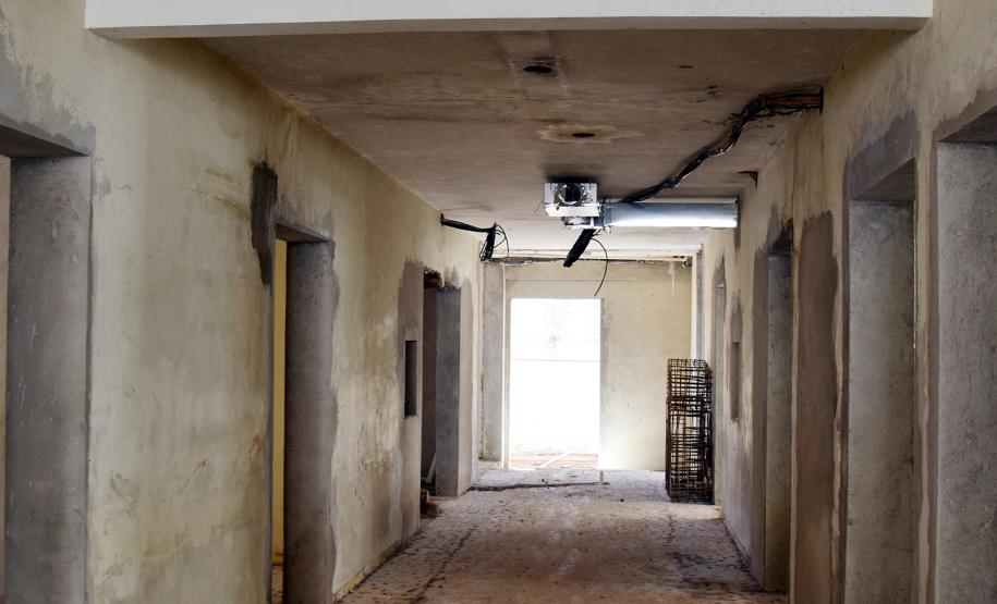 Secretário vistoria obras do Ambulatório Médico de Especialidades (AME) em Curitiba.