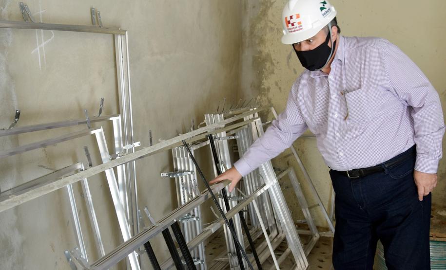 Secretário vistoria obras do Ambulatório Médico de Especialidades (AME) em Curitiba.