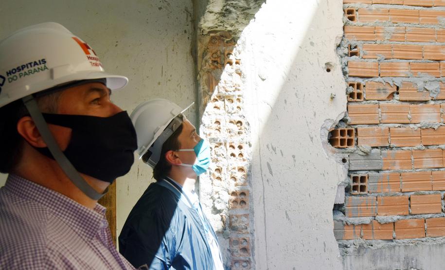 Secretário vistoria obras do Ambulatório Médico de Especialidades (AME) em Curitiba.