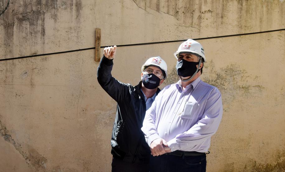 Secretário vistoria obras do Ambulatório Médico de Especialidades (AME) em Curitiba.