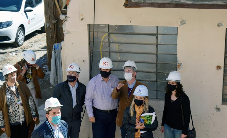 Secretário vistoria obras do Ambulatório Médico de Especialidades (AME) em Curitiba.