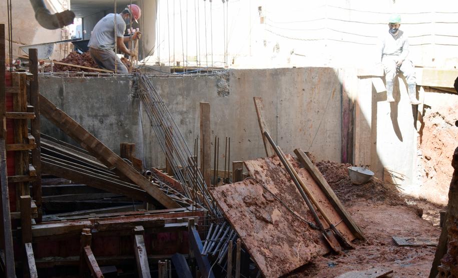Secretário vistoria obras do Ambulatório Médico de Especialidades (AME) em Curitiba.