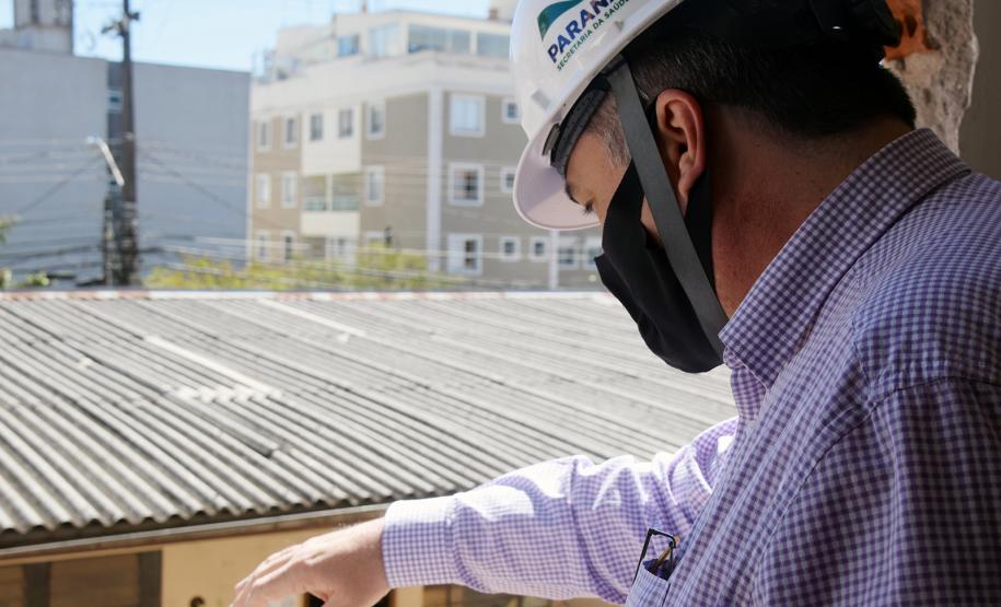 Secretário vistoria obras do Ambulatório Médico de Especialidades (AME) em Curitiba.