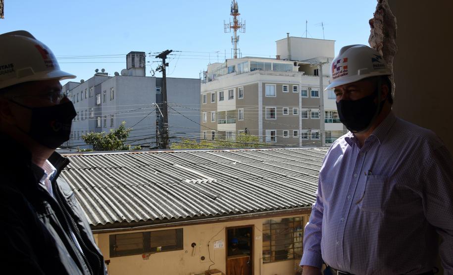 Secretário vistoria obras do Ambulatório Médico de Especialidades (AME) em Curitiba.