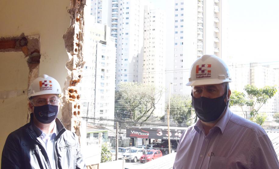Secretário vistoria obras do Ambulatório Médico de Especialidades (AME) em Curitiba.
