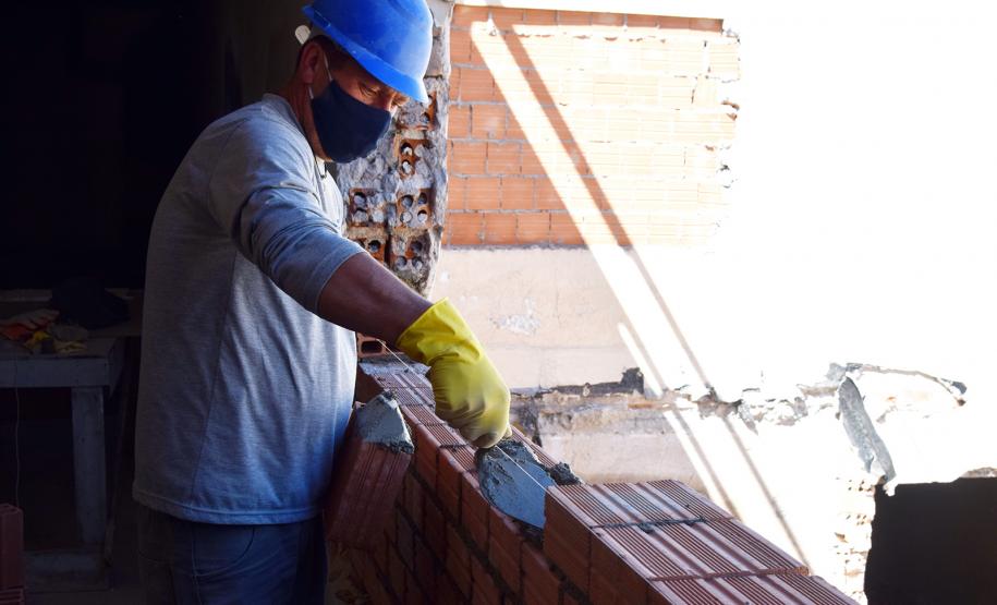 Secretário vistoria obras do Ambulatório Médico de Especialidades (AME) em Curitiba.