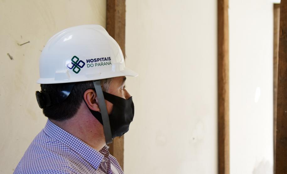 Secretário vistoria obras do Ambulatório Médico de Especialidades (AME) em Curitiba.