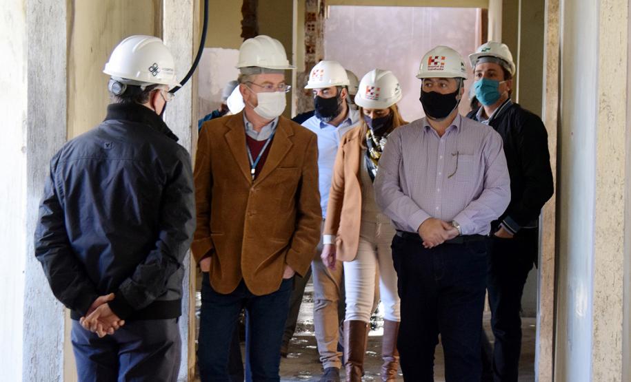 Secretário vistoria obras do Ambulatório Médico de Especialidades (AME) em Curitiba.