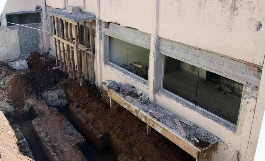 Secretário vistoria obras do Ambulatório Médico de Especialidades (AME) em Curitiba.