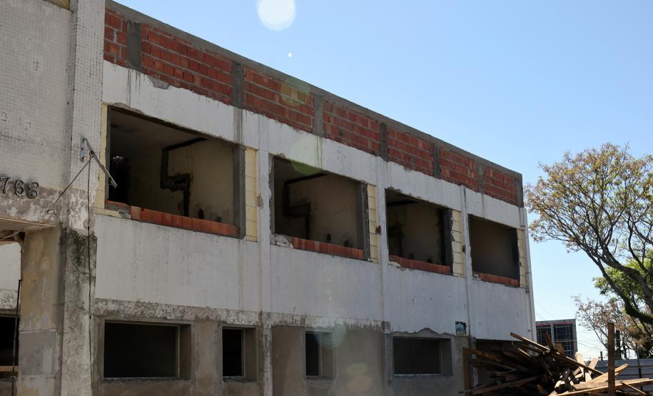 Secretário vistoria obras do Ambulatório Médico de Especialidades (AME) em Curitiba.