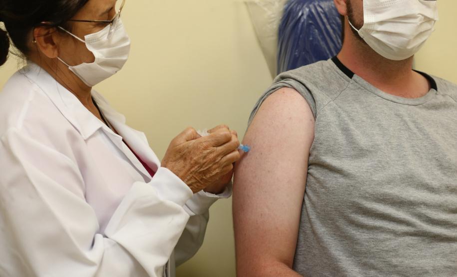 Complexo do Trabalhador vacina 92% dos profissionais da linha de frente
