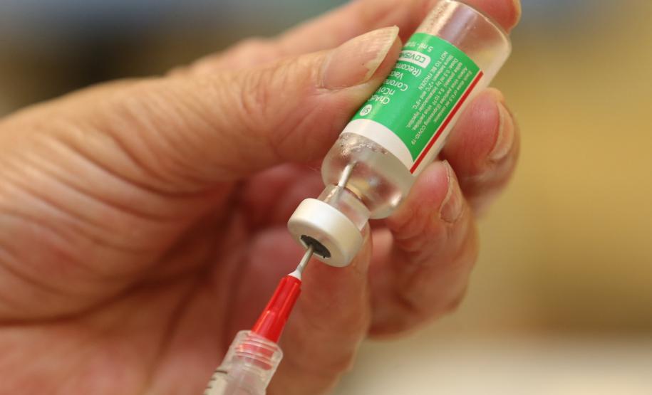 Complexo do Trabalhador vacina 92% dos profissionais da linha de frente