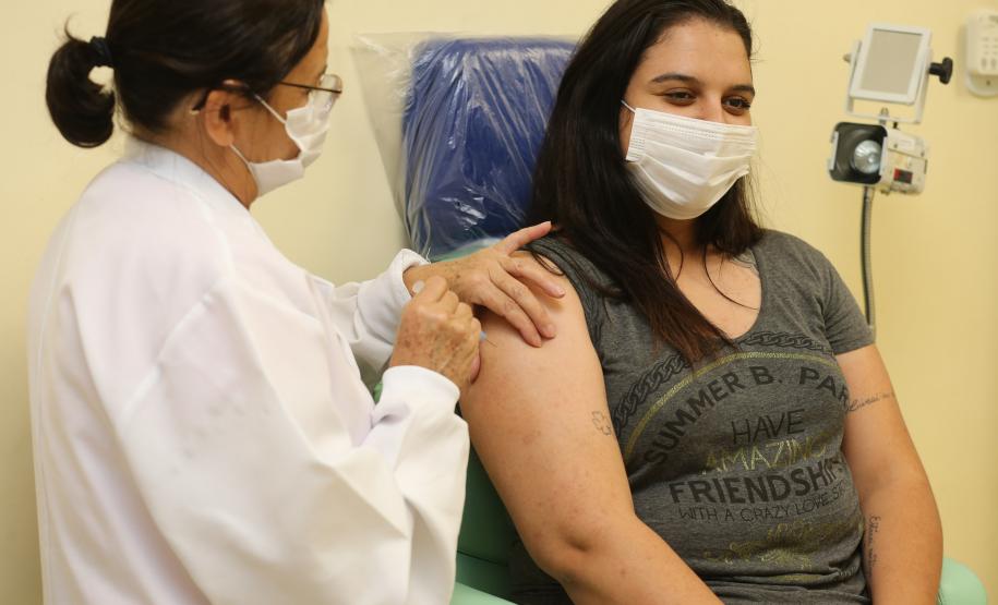 Complexo do Trabalhador vacina 92% dos profissionais da linha de frente