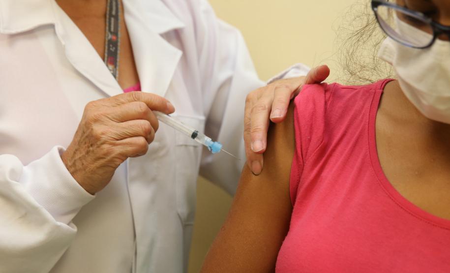 Complexo do Trabalhador vacina 92% dos profissionais da linha de frente