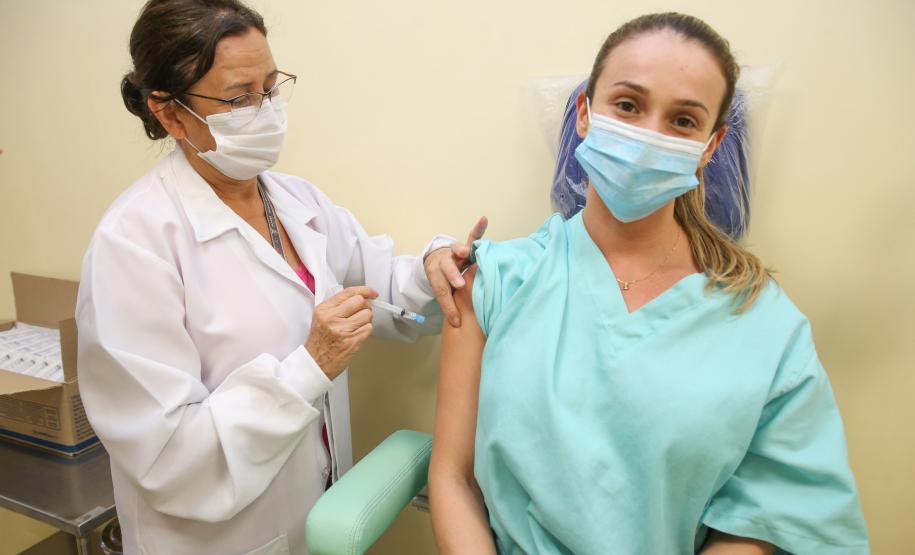 Complexo do Trabalhador vacina 92% dos profissionais da linha de frente