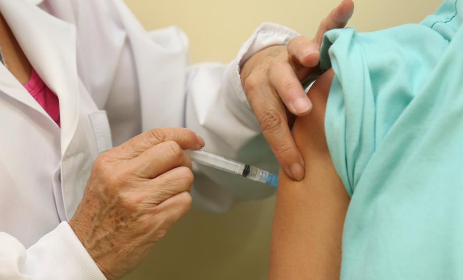 Complexo do Trabalhador vacina 92% dos profissionais da linha de frente