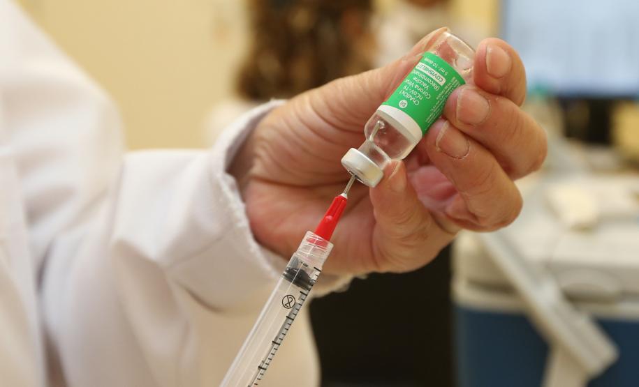 Complexo do Trabalhador vacina 92% dos profissionais da linha de frente