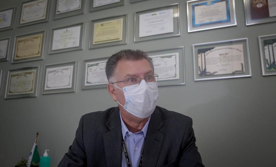 "Vacina protege, mas ainda não é hora de baixar a guarda”, alerta primeira paranaense imunizada