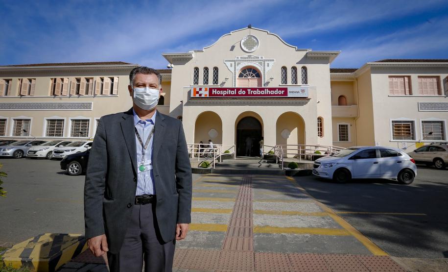 "Vacina protege, mas ainda não é hora de baixar a guarda”, alerta primeira paranaense imunizada