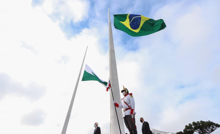 Governo do Estado homenageia profissionais da saúde em cerimônia da Semana da Pátria