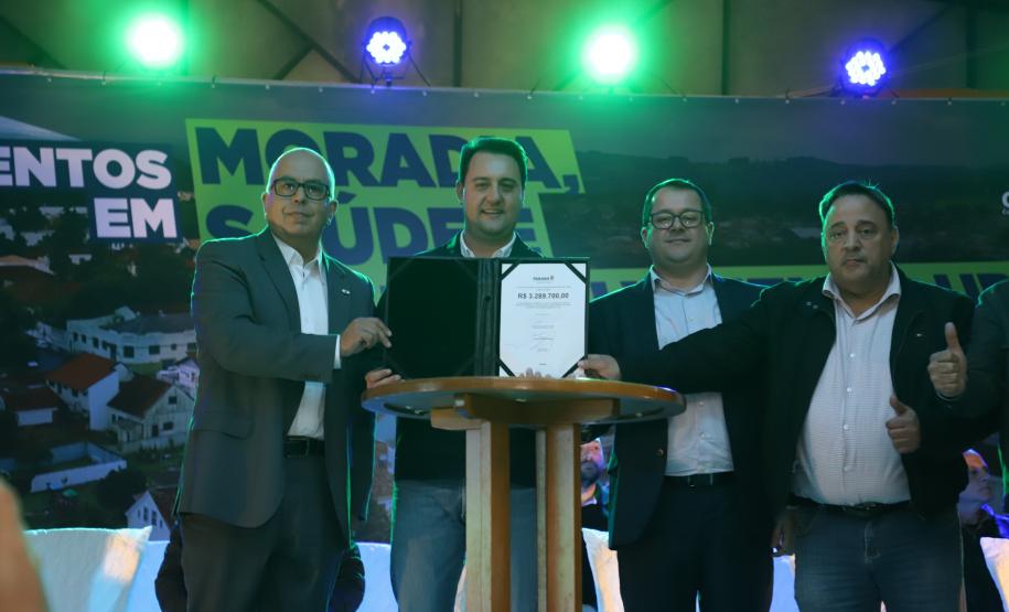 Governador confirma investimentos na saúde da Lapa