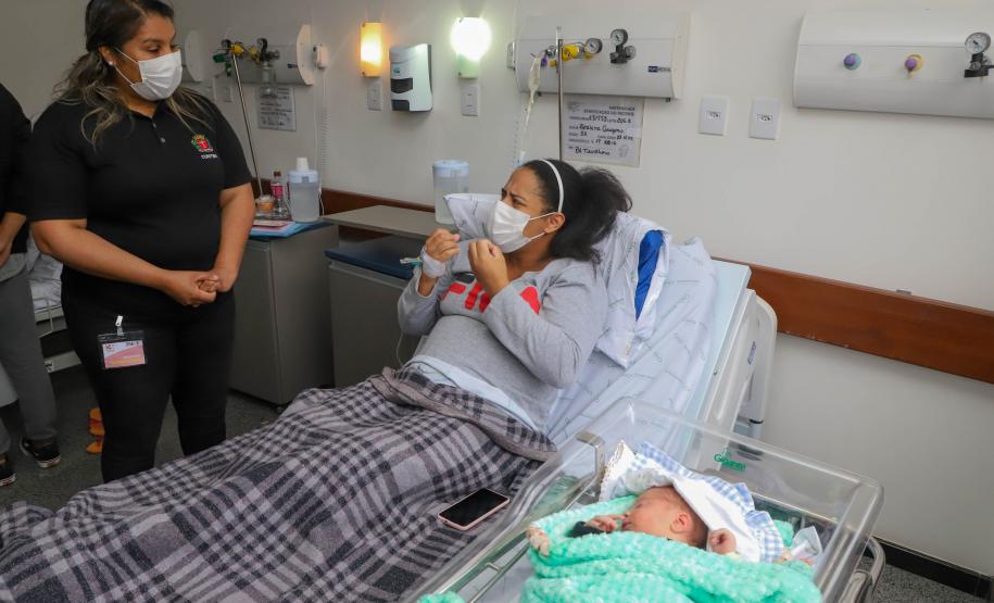 Em parceria com Curitiba, Hospital do Trabalhador faz parto com apoio de intérprete de libras