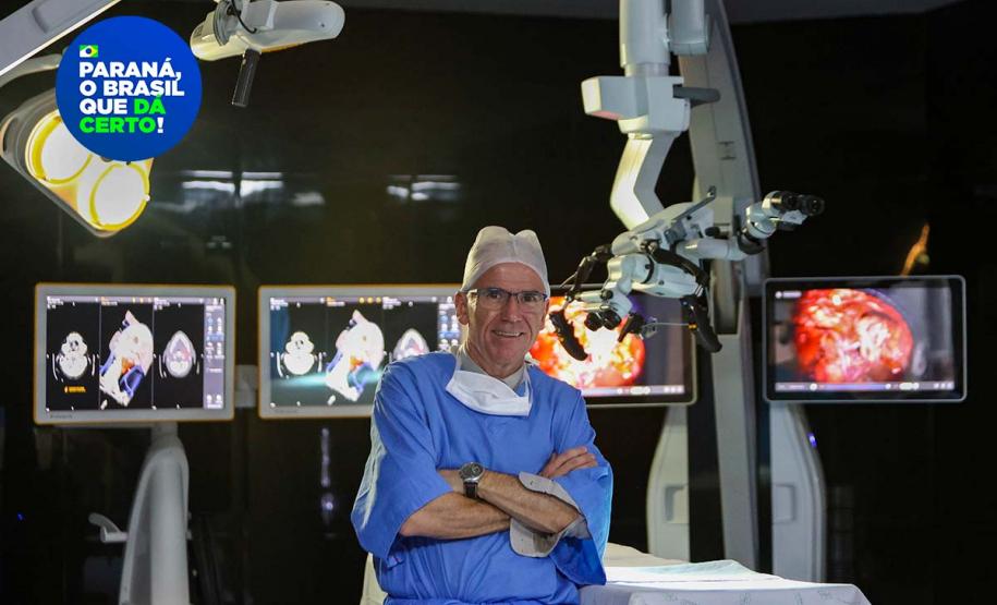 Com “cirurgia-aula”, professor do Paraná é referência global na formação de neurocirurgiões