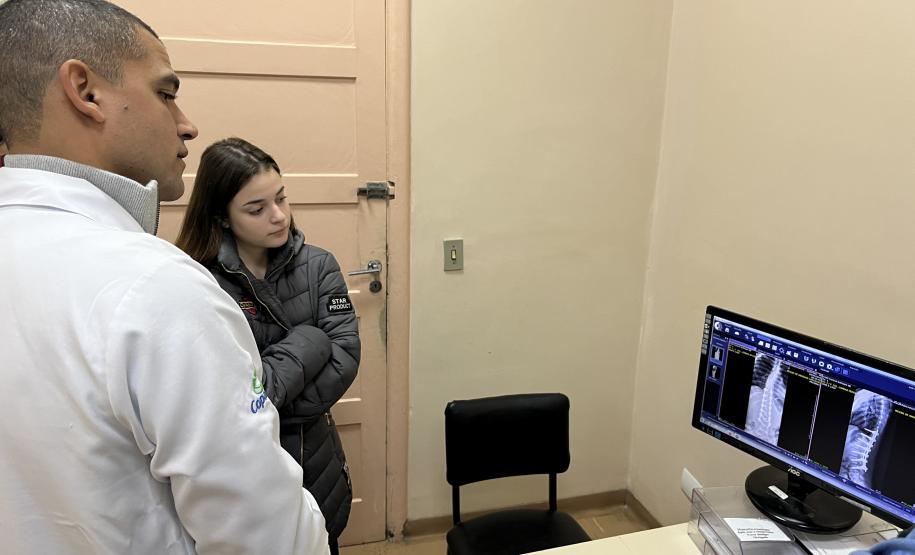 Junho Verde: Saúde alerta sobre importância do tratamento precoce da escoliose