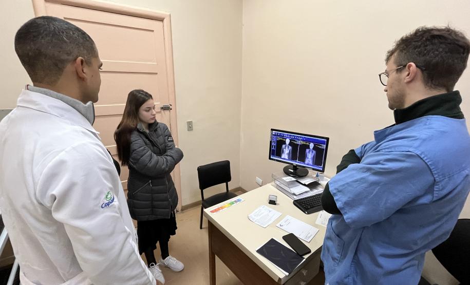 Junho Verde: Saúde alerta sobre importância do tratamento precoce da escoliose