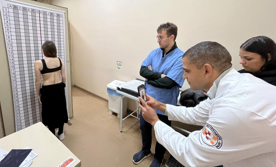 Junho Verde: Saúde alerta sobre importância do tratamento precoce da escoliose