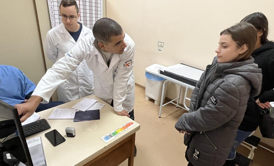 Junho Verde: Saúde alerta sobre importância do tratamento precoce da escoliose