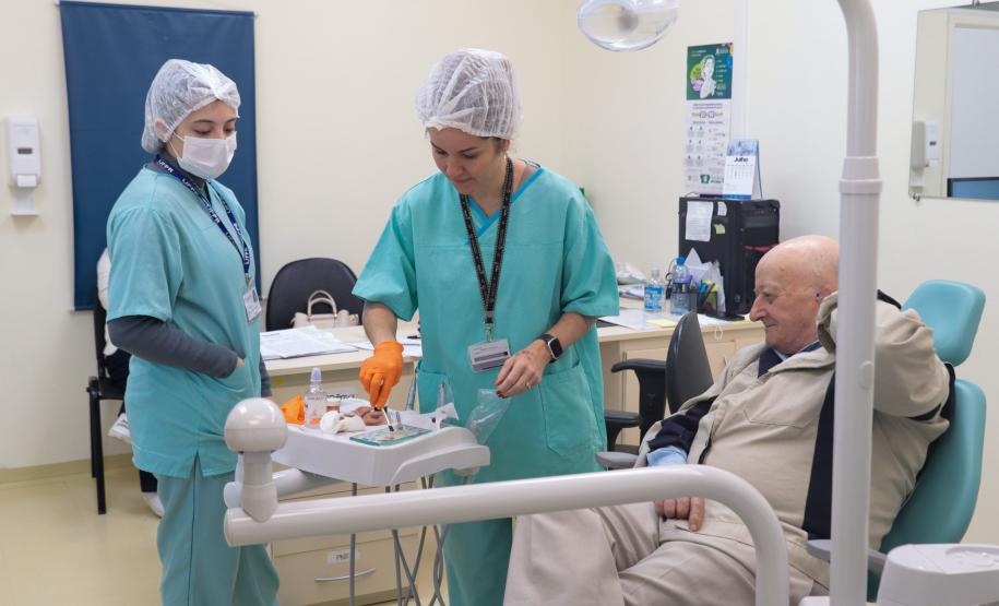 HR produz pelo SUS próteses faciais que recuperam autoestima dos pacientes